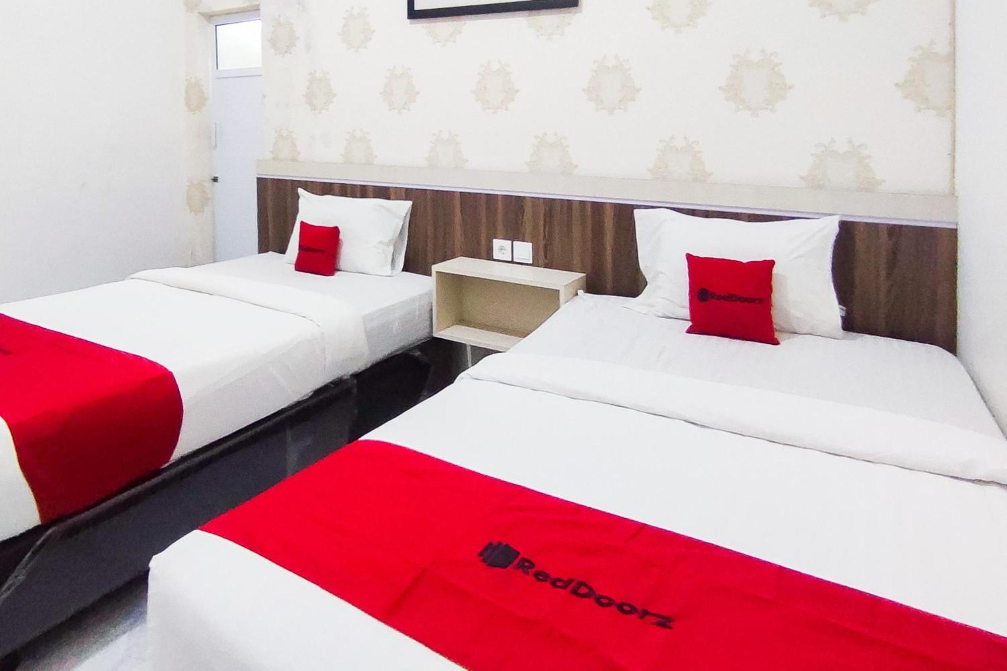 Reddoorz Syariah At Penginapan Eby Padang Екстер'єр фото