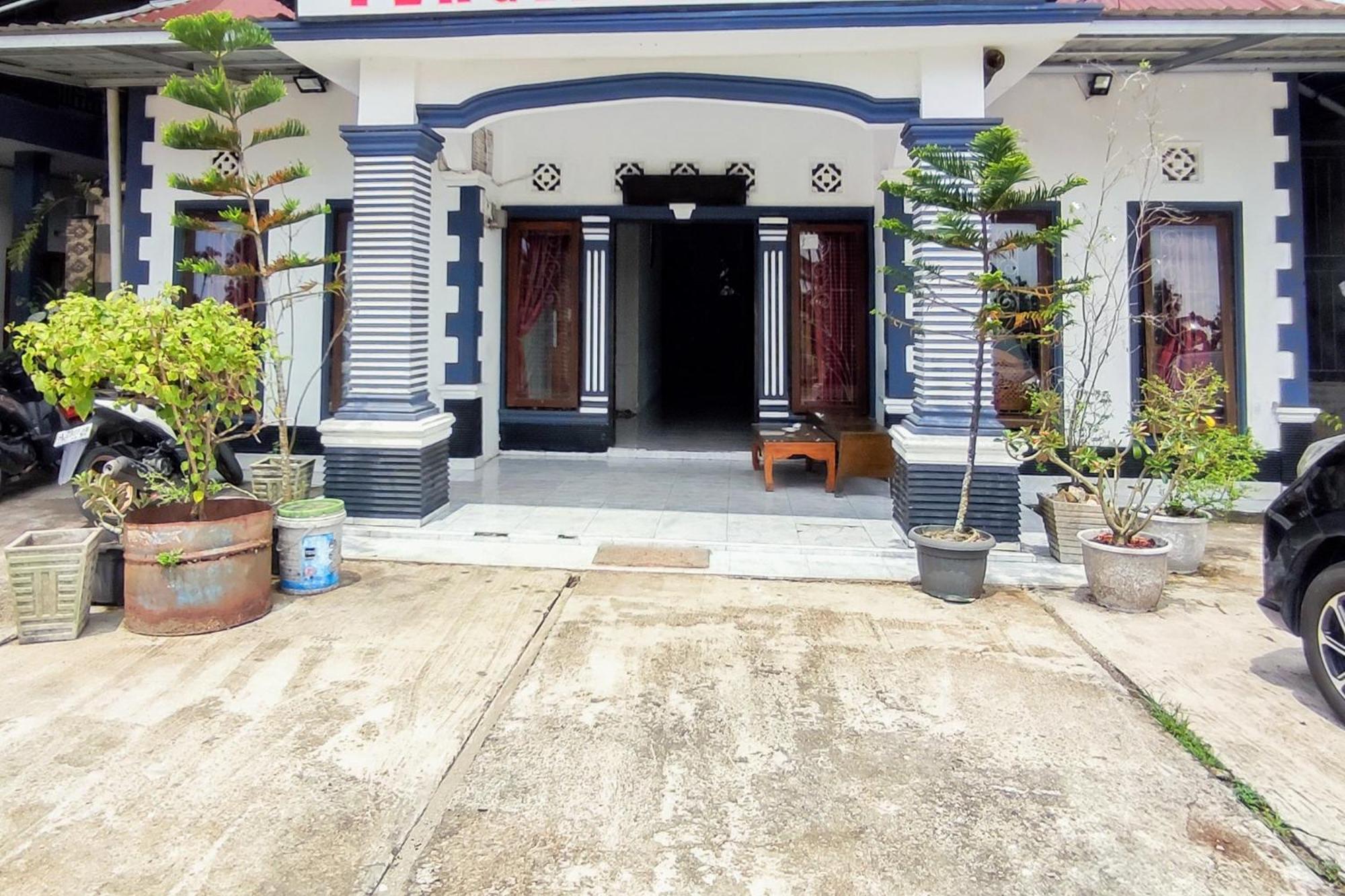 Reddoorz Syariah At Penginapan Eby Padang Екстер'єр фото